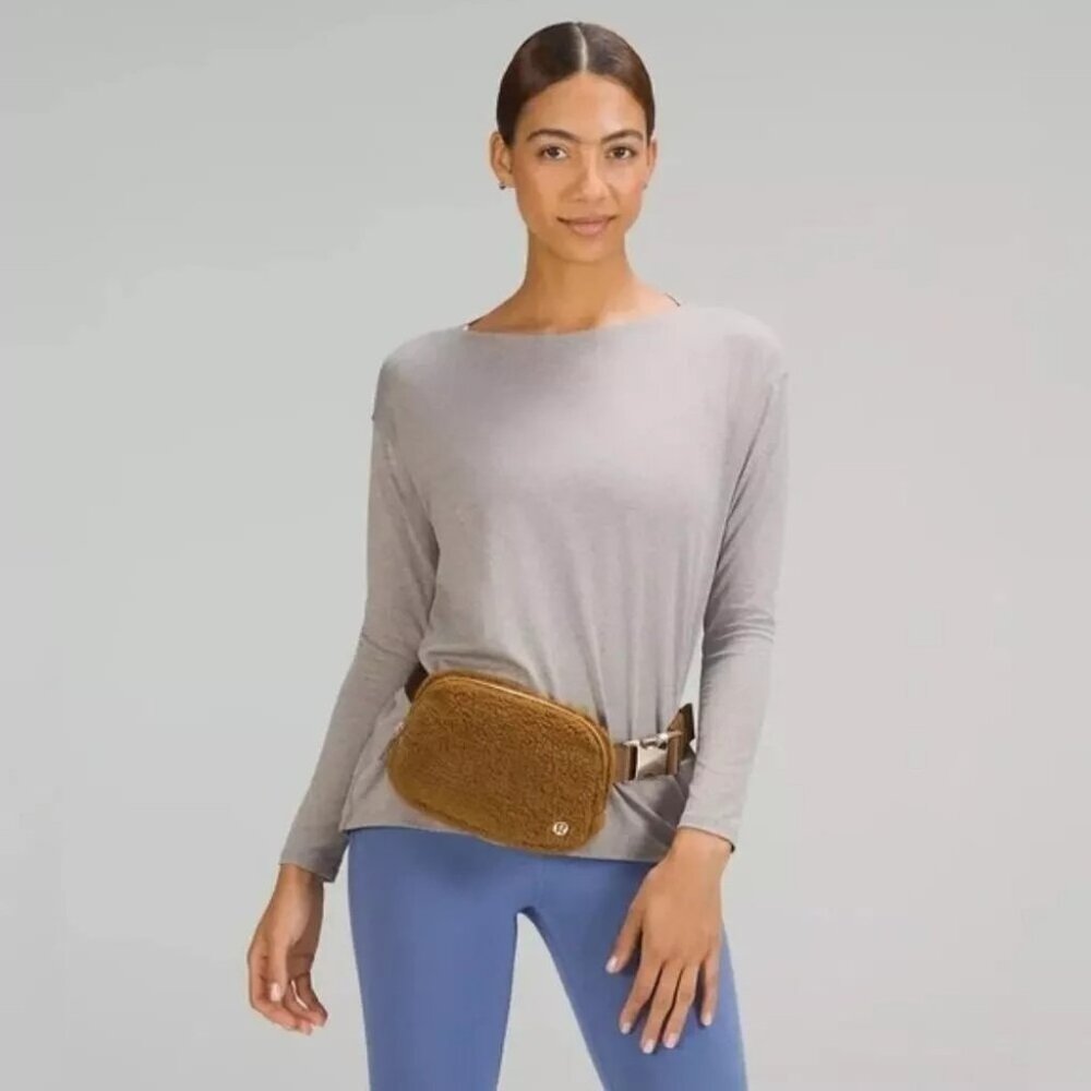 Lululemon Everywhere Fleece Belt Bag in Burnt Caramel - New